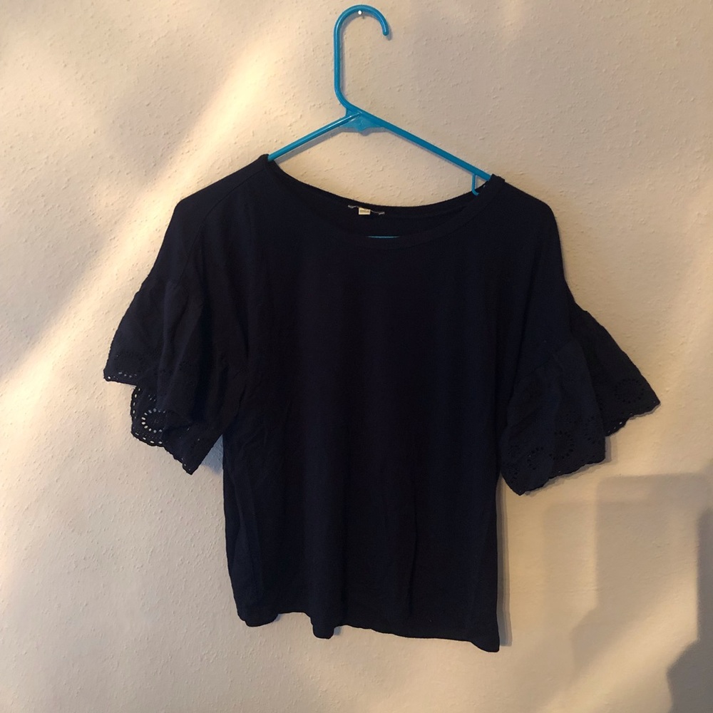 Scallop sleeve top